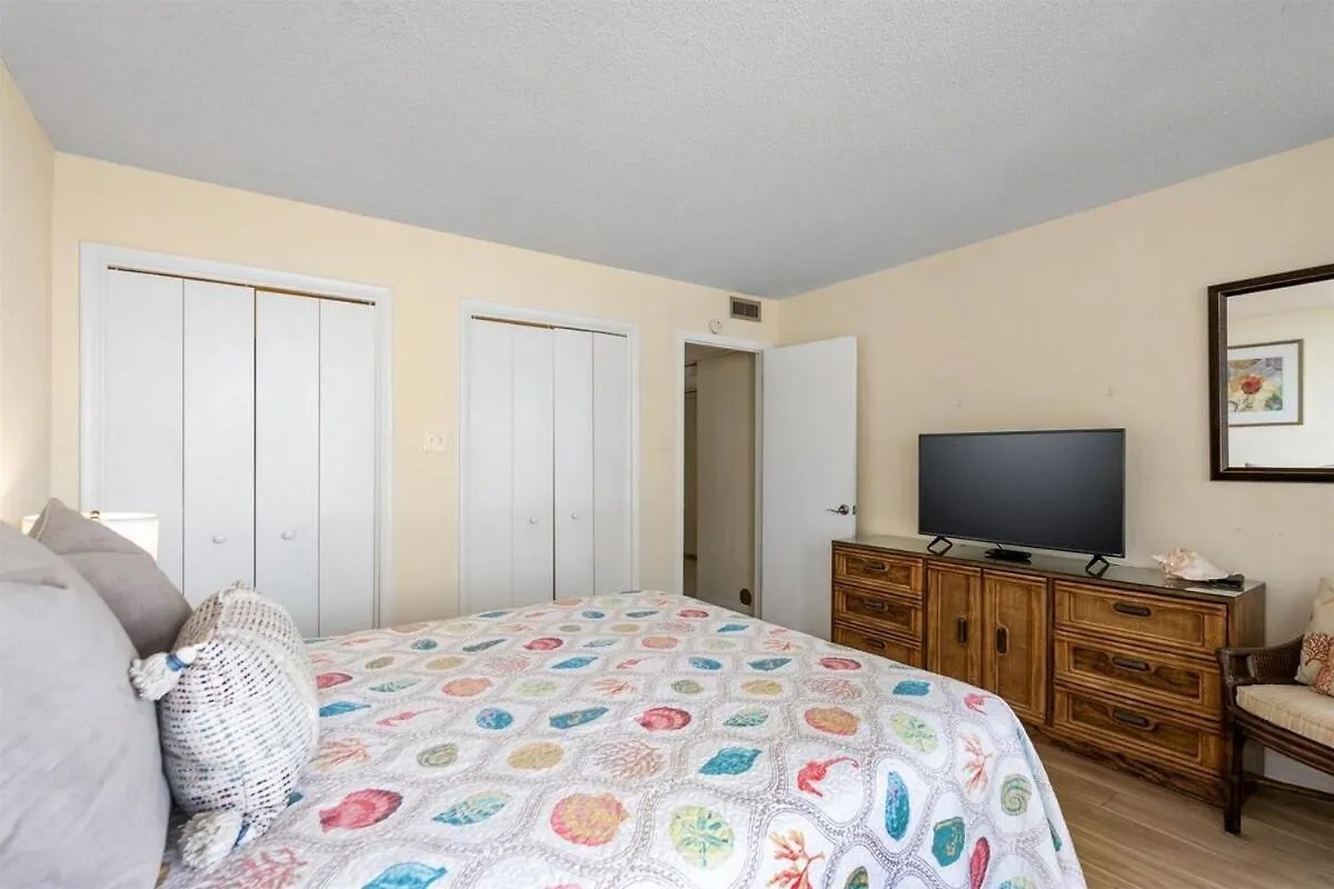 Apartment Edgewater Windward 104 - 1 Bedroom Beachfront Sleeps 4 Panama City Beach