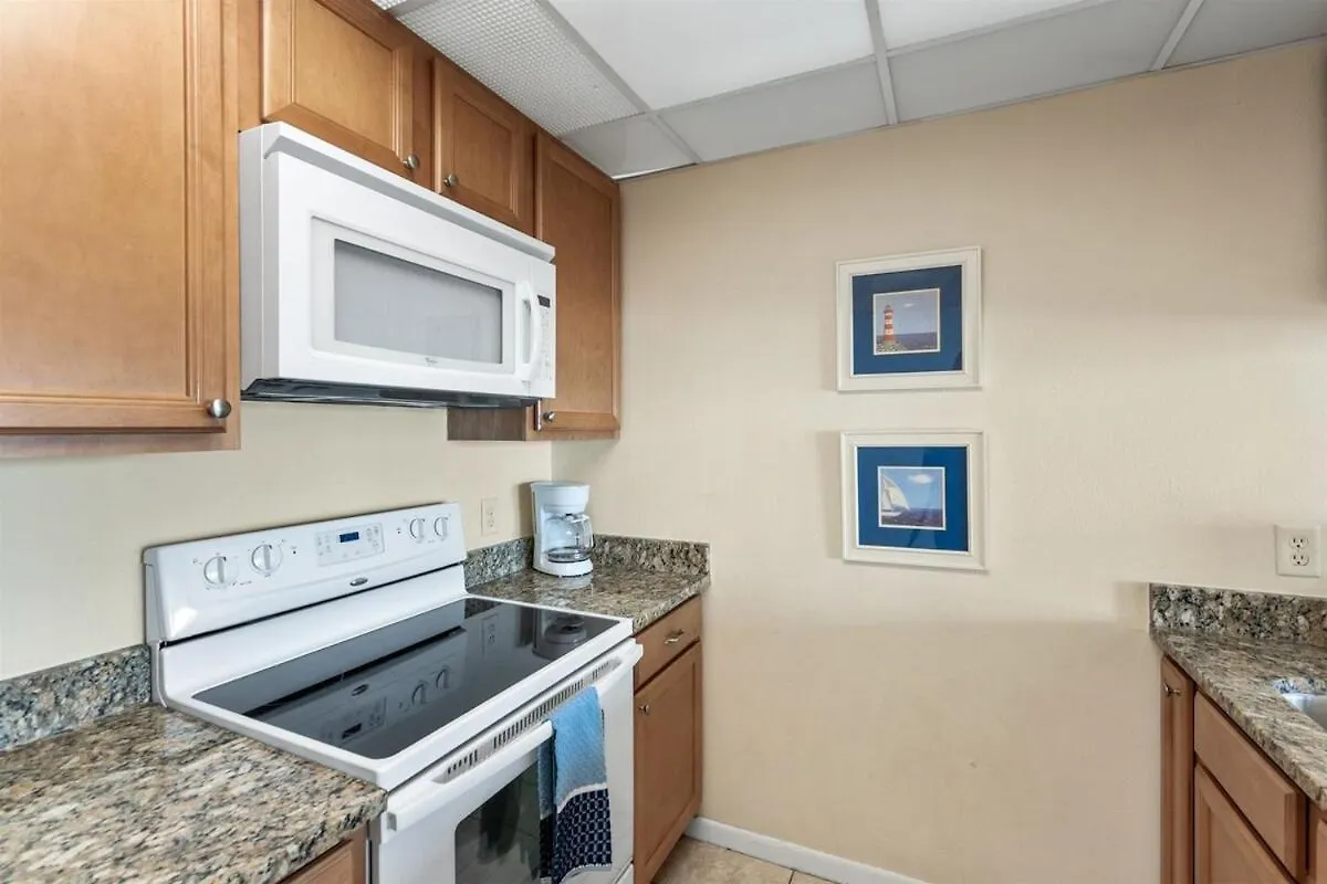 Apartment Edgewater Windward 104 - 1 Bedroom Beachfront Sleeps 4 Panama City Beach United States