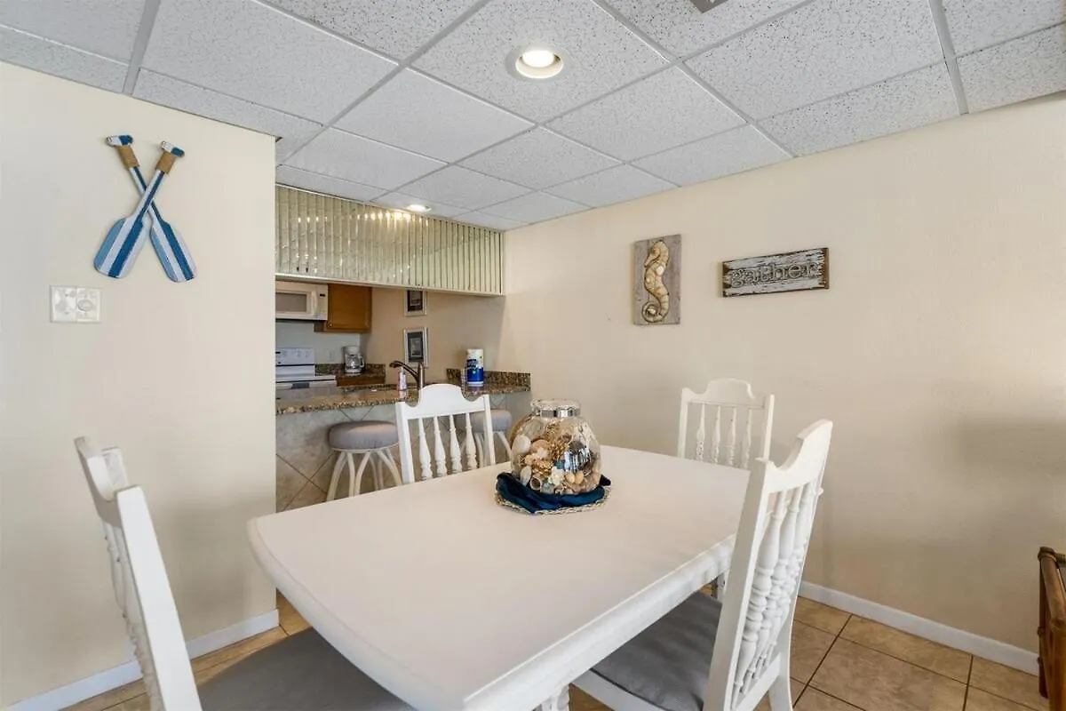 Edgewater Windward 104 - 1 Bedroom Beachfront Sleeps 4 Panama City Beach