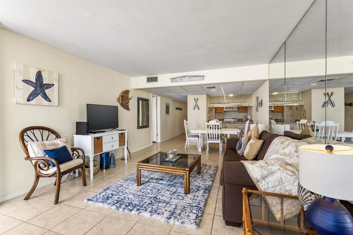 Edgewater Windward 104 - 1 Bedroom Beachfront Sleeps 4 Panama City Beach