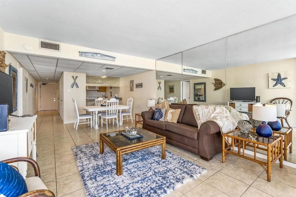 Edgewater Windward 104 - 1 Bedroom Beachfront Sleeps 4 Panama City Beach United States